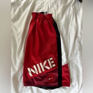 BOYS NIKE BASKETBALL SHORTS